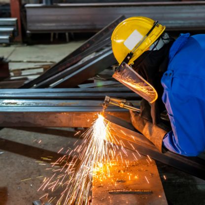 Men,Cutting,Carbon,Steel,Square,Tube,With,Hand,Gas,Cutting